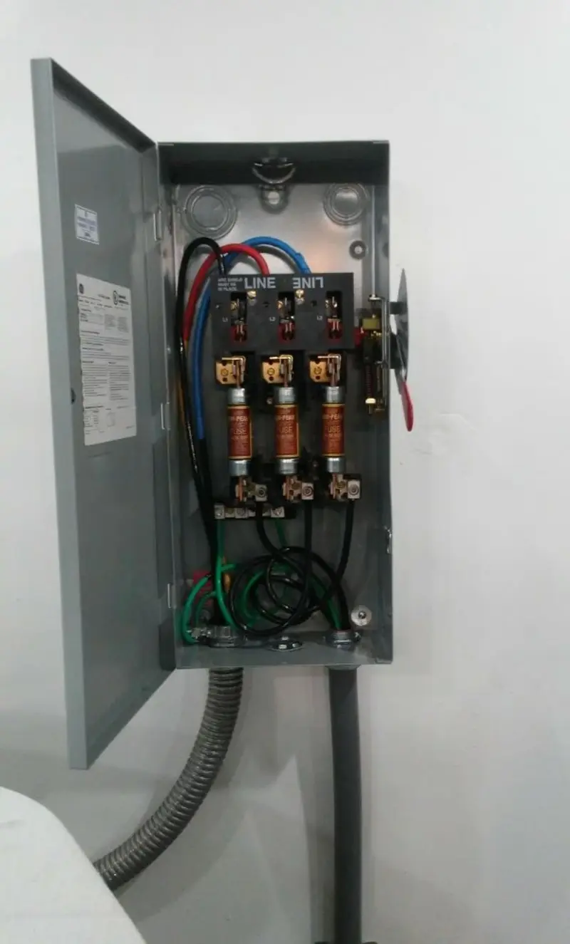 Three-phase disconnect switch installed for Smoke Detector Installation in Martinez